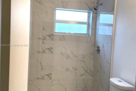Villa ou maison à louer à Hollywood, Floride: 1 chambre, 65.03 m2 № 2075404 - photo 12