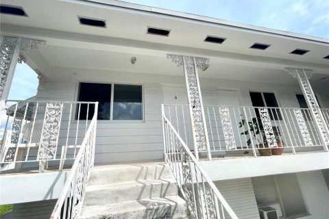 Villa ou maison à louer à Hollywood, Floride: 1 chambre, 65.03 m2 № 2075404 - photo 2