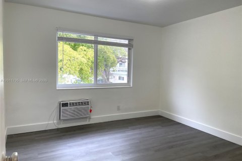 Villa ou maison à louer à Hollywood, Floride: 1 chambre, 65.03 m2 № 2075404 - photo 10