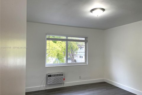 Villa ou maison à louer à Hollywood, Floride: 1 chambre, 65.03 m2 № 2075404 - photo 9