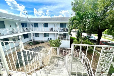 Villa ou maison à louer à Hollywood, Floride: 1 chambre, 65.03 m2 № 2075404 - photo 3