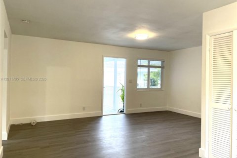 Villa ou maison à louer à Hollywood, Floride: 1 chambre, 65.03 m2 № 2075404 - photo 6