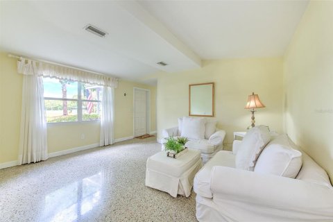 House in Lutz, Florida 3 bedrooms, 115.2 sq.m. № 1910655 - photo 8