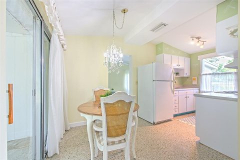 House in Lutz, Florida 3 bedrooms, 115.2 sq.m. № 1910655 - photo 9