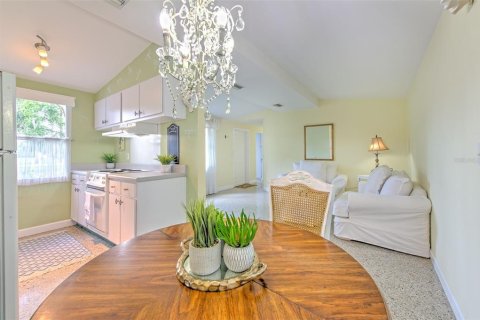House in Lutz, Florida 3 bedrooms, 115.2 sq.m. № 1910655 - photo 12