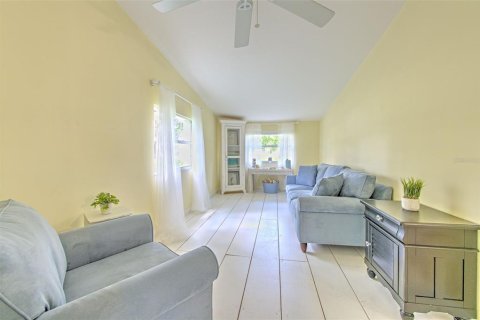House in Lutz, Florida 3 bedrooms, 115.2 sq.m. № 1910655 - photo 14