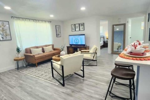 House in New Port Richey, Florida 3 bedrooms, 125.79 sq.m. № 2258227 - photo 5