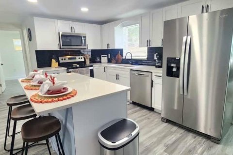 House in New Port Richey, Florida 3 bedrooms, 125.79 sq.m. № 2258227 - photo 7