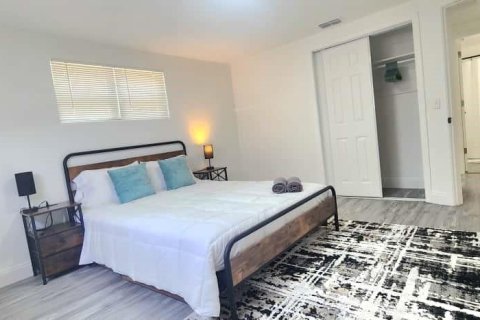 House in New Port Richey, Florida 3 bedrooms, 125.79 sq.m. № 2258227 - photo 18