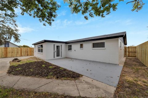 House in New Port Richey, Florida 3 bedrooms, 125.79 sq.m. № 2258227 - photo 24