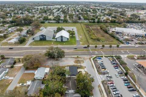 House in New Port Richey, Florida 3 bedrooms, 125.79 sq.m. № 2258227 - photo 29