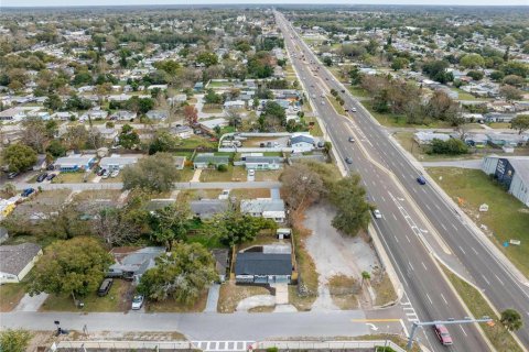 House in New Port Richey, Florida 3 bedrooms, 125.79 sq.m. № 2258227 - photo 28