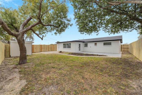 House in New Port Richey, Florida 3 bedrooms, 125.79 sq.m. № 2258227 - photo 27