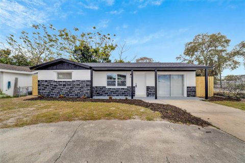 House in New Port Richey, Florida 3 bedrooms, 125.79 sq.m. № 2258227