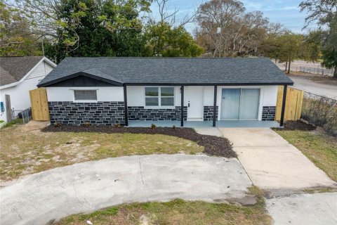 House in New Port Richey, Florida 3 bedrooms, 125.79 sq.m. № 2258227 - photo 2