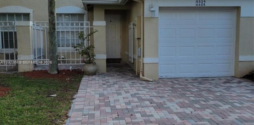 Touwnhouse à Pembroke Pines, Floride 2 chambres, 104.33 m2 № 1976790