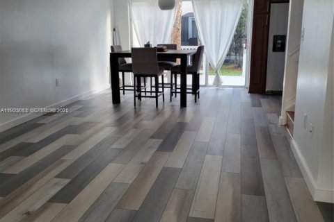 Touwnhouse à louer à Pembroke Pines, Floride: 2 chambres, 104.33 m2 № 1976790 - photo 6