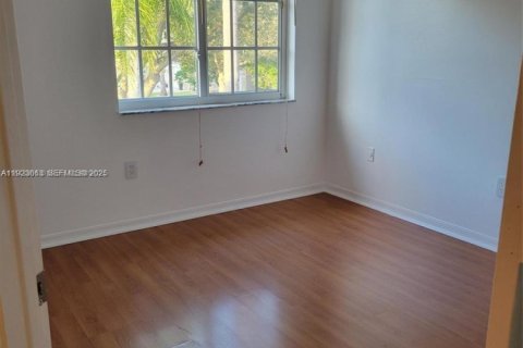 Touwnhouse à louer à Pembroke Pines, Floride: 2 chambres, 104.33 m2 № 1976790 - photo 4