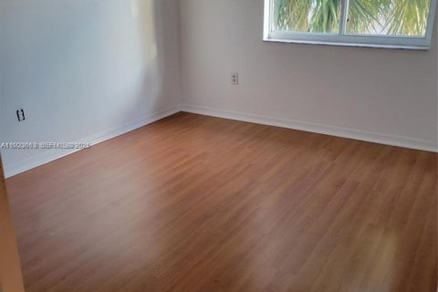 Touwnhouse à louer à Pembroke Pines, Floride: 2 chambres, 104.33 m2 № 1976790 - photo 3