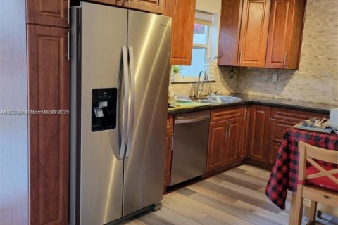 Touwnhouse à louer à Pembroke Pines, Floride: 2 chambres, 104.33 m2 № 1976790 - photo 2