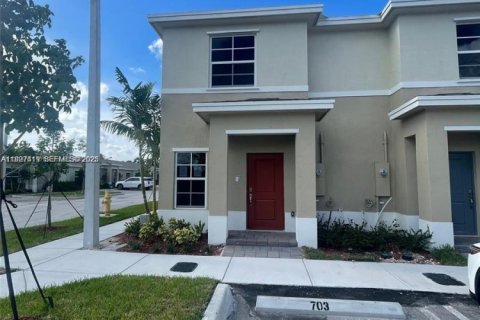 Villa ou maison à louer à Florida City, Floride: 2 chambres, 112.23 m2 № 1986067 - photo 1