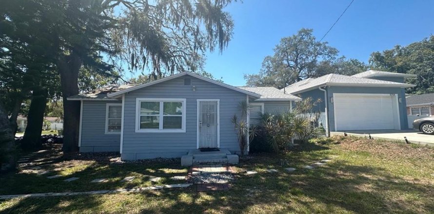 House in Tampa, Florida 4 bedrooms, 109.81 sq.m. № 1680316