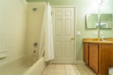 Townhouse in Davenport, Florida 4 bedrooms, 132.39 sq.m. № 1540922 - photo 17
