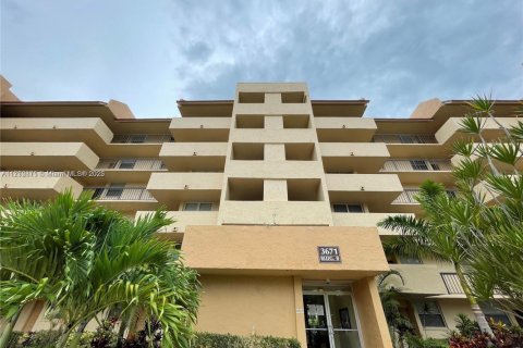 Copropriété à louer à Lauderhill, Floride: 2 chambres, 102.19 m2 № 1962299 - photo 3