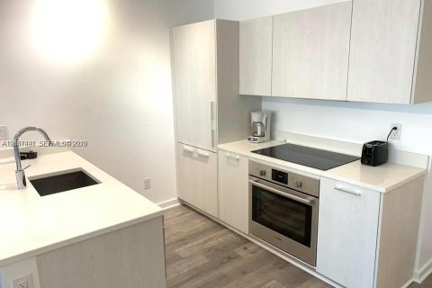 Condo in Miami, Florida, 1 bedroom № 2154230 - photo 4