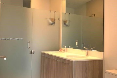 Condo in Miami, Florida, 1 bedroom № 2154230 - photo 7