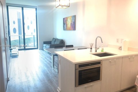 Condo in Miami, Florida, 1 bedroom № 2154230 - photo 2