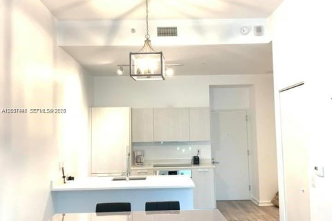 Condo in Miami, Florida, 1 bedroom № 2154230 - photo 3