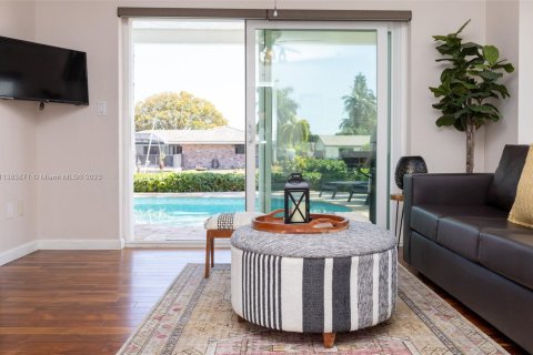 Casa en alquiler en Fort Lauderdale, Florida, 3 dormitorios, 187.66 m2 № 2060039 - foto 3