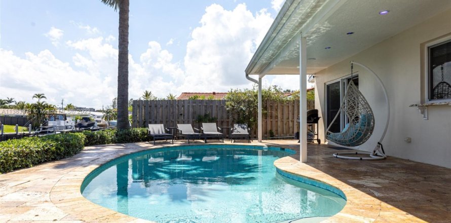 Casa en Fort Lauderdale, Florida 3 dormitorios, 187.66 m2 № 2060039