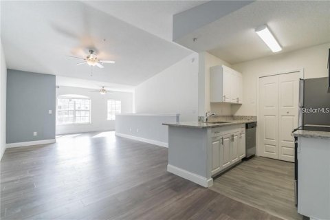 Condominio en alquiler en Orlando, Florida, 2 dormitorios, 96.8 m2 № 1876781 - foto 4