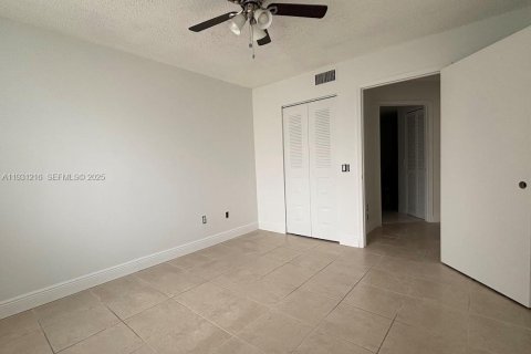 Copropriété à louer à Hollywood, Floride: 2 chambres, 76.18 m2 № 1989644 - photo 14