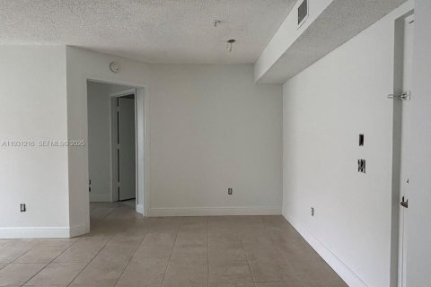 Copropriété à louer à Hollywood, Floride: 2 chambres, 76.18 m2 № 1989644 - photo 6