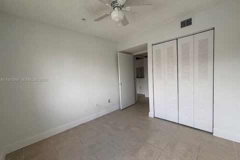 Copropriété à louer à Hollywood, Floride: 2 chambres, 76.18 m2 № 1989644 - photo 7