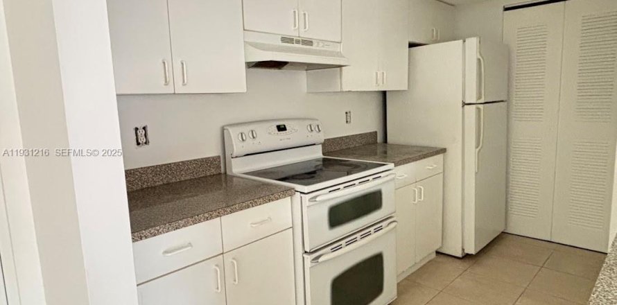 Condo à Hollywood, Floride, 2 chambres  № 1989644