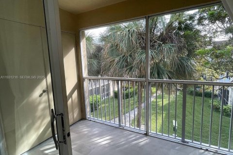 Copropriété à louer à Hollywood, Floride: 2 chambres, 76.18 m2 № 1989644 - photo 17