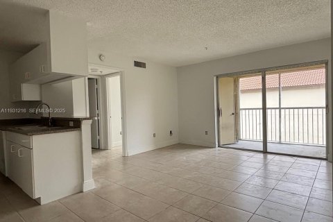 Copropriété à louer à Hollywood, Floride: 2 chambres, 76.18 m2 № 1989644 - photo 4