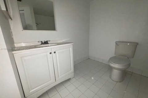 Copropriété à louer à Hollywood, Floride: 2 chambres, 76.18 m2 № 1989644 - photo 15