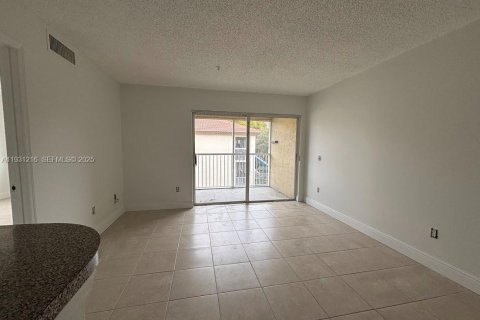 Copropriété à louer à Hollywood, Floride: 2 chambres, 76.18 m2 № 1989644 - photo 5