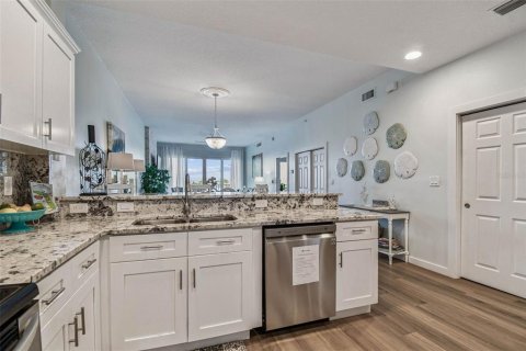 Condo in Clearwater, Florida, 3 bedrooms  № 2230557 - photo 4