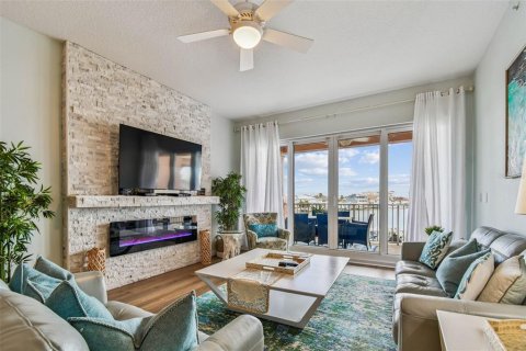 Condo in Clearwater, Florida, 3 bedrooms  № 2230557 - photo 8