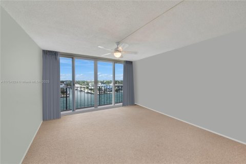 Condo in Pompano Beach, Florida, 2 bedrooms  № 1741936 - photo 24