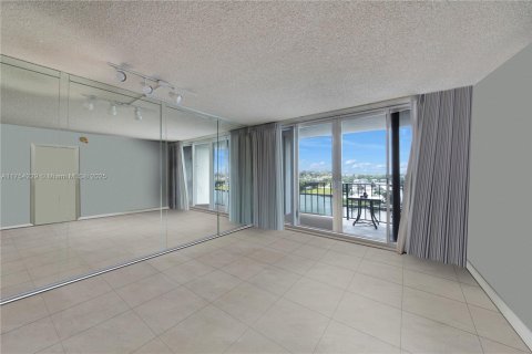 Condo in Pompano Beach, Florida, 2 bedrooms  № 1741936 - photo 23