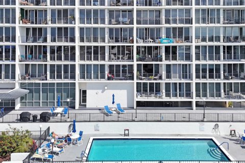 Condo in Pompano Beach, Florida, 2 bedrooms  № 1741936 - photo 15