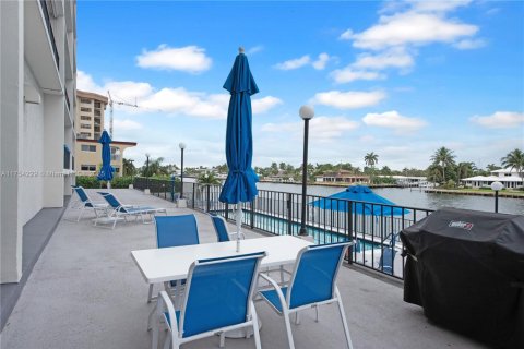 Condo in Pompano Beach, Florida, 2 bedrooms  № 1741936 - photo 10