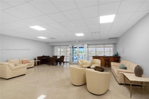 Condo in Pompano Beach, Florida, 2 bedrooms  № 1741936 - photo 5
